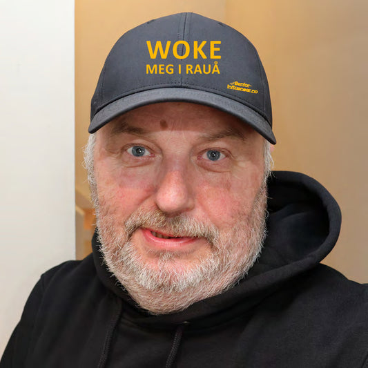 Caps // Woke meg i rauå